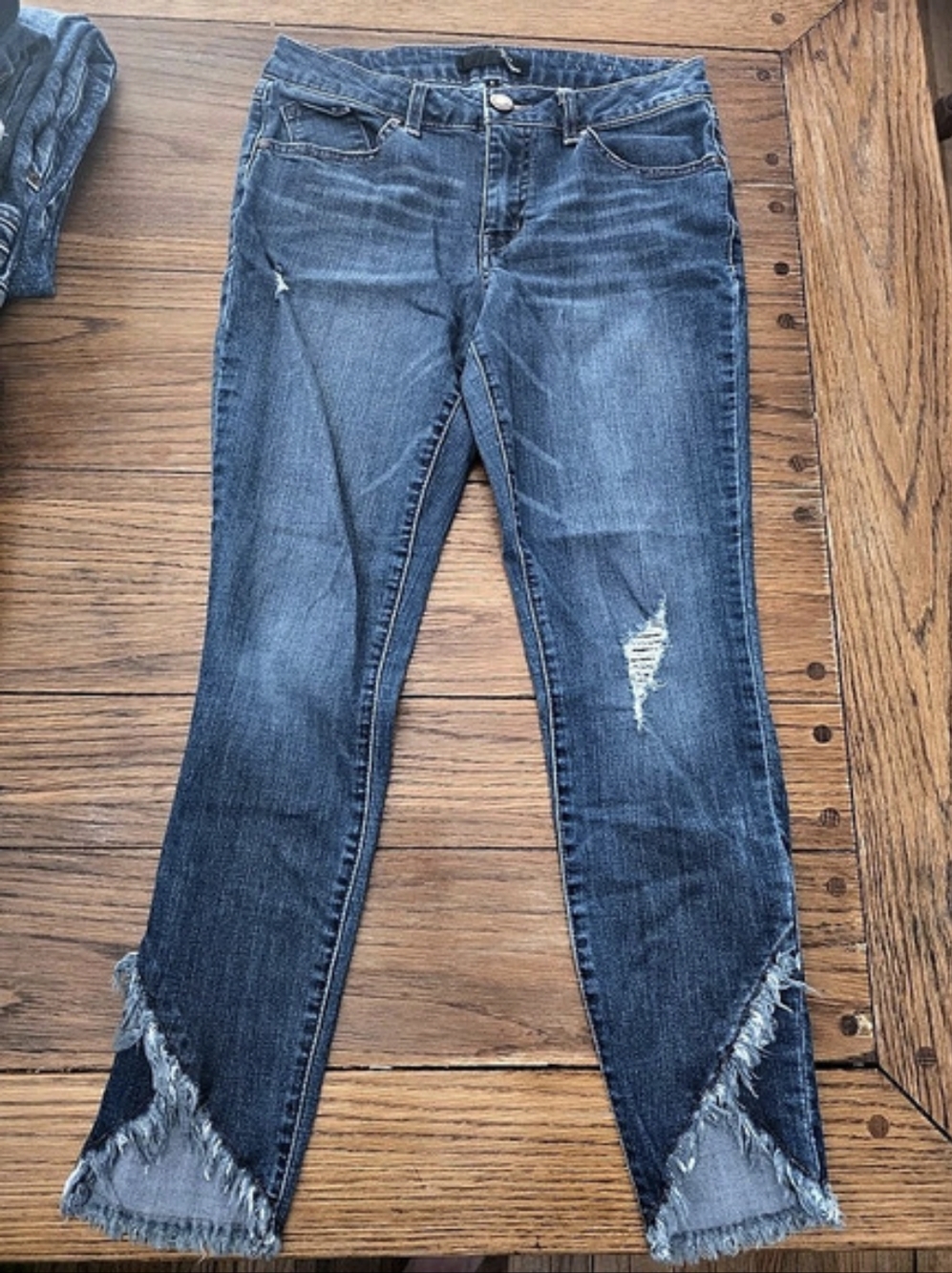 1822 Denim Distressed Skinny Jeans in Blue Size 8